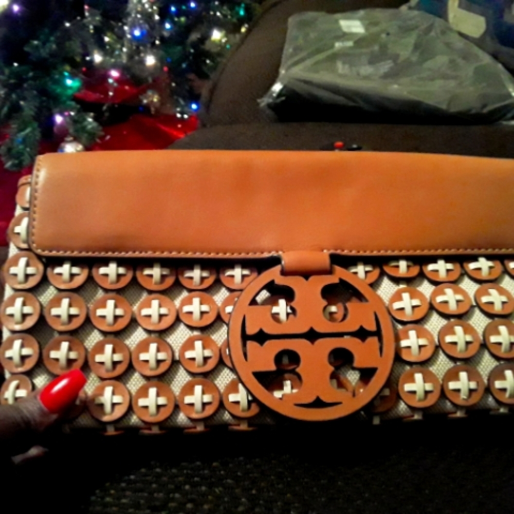 Tory burch clutch.  Brown leather. Only used a couple of times.
